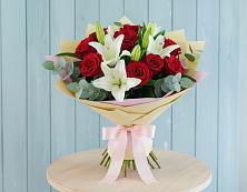 Букет цветов из:  Лилии и Розы в Савинской