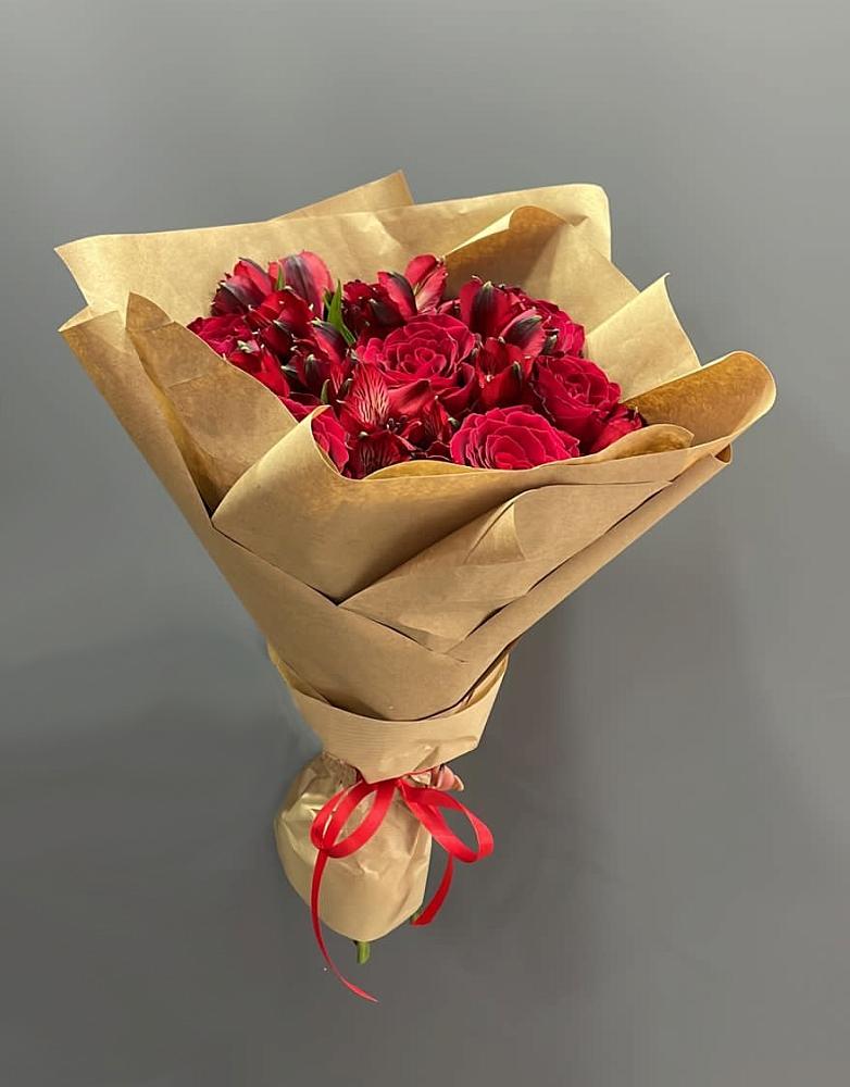 Букет цветов из: Альстромерии и Розы в Савинской