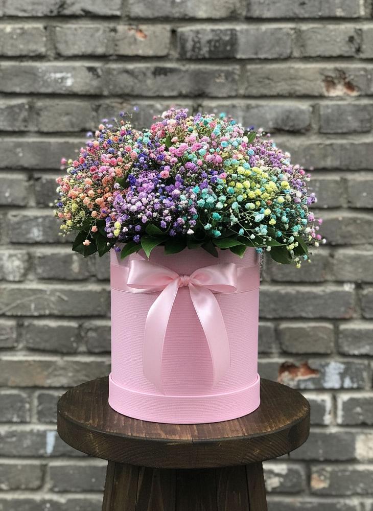 Цветочная композиция из Гипсофила и Розы в шляпной коробке в Савинской