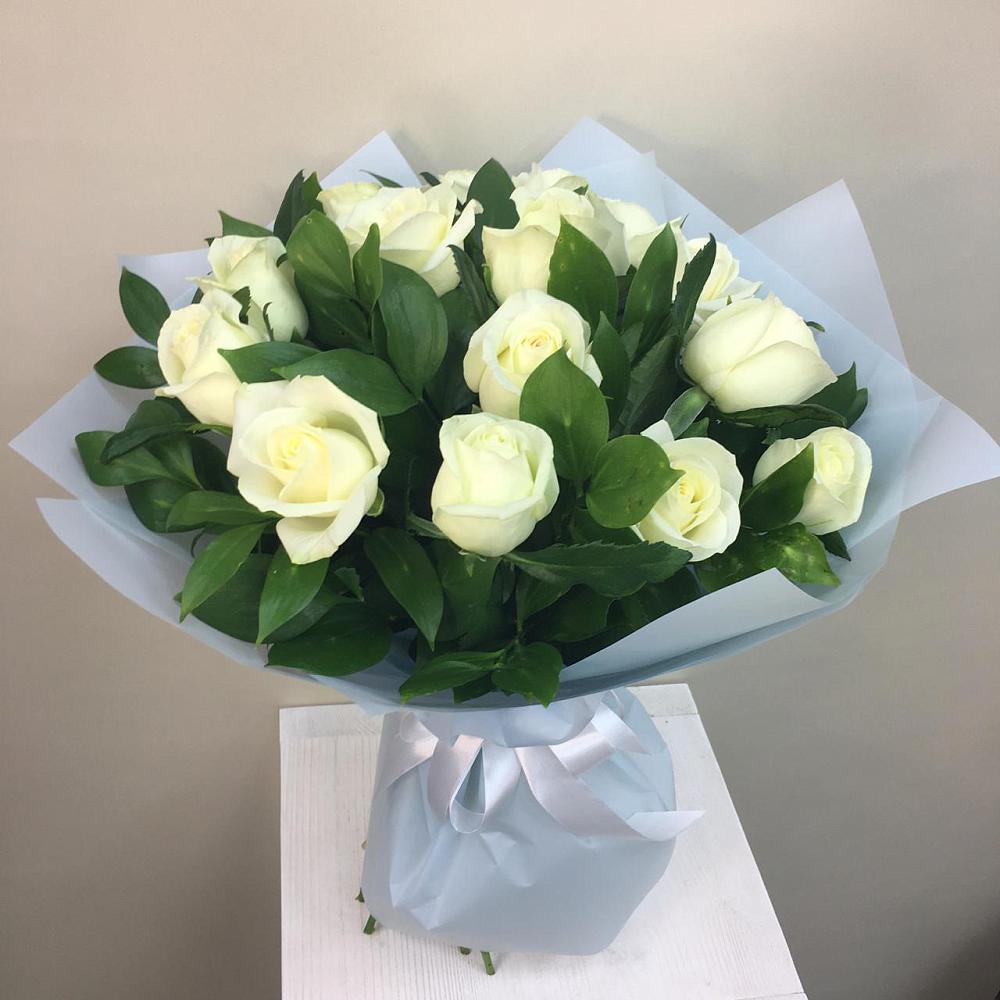 Букет 15 Белых роз Проуд в Савинской