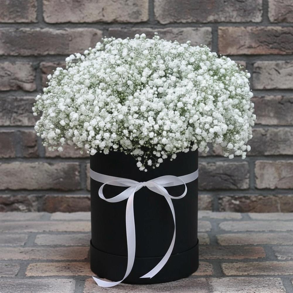 Цветочная композиция из Гипсофила в шляпной коробке в Савинской