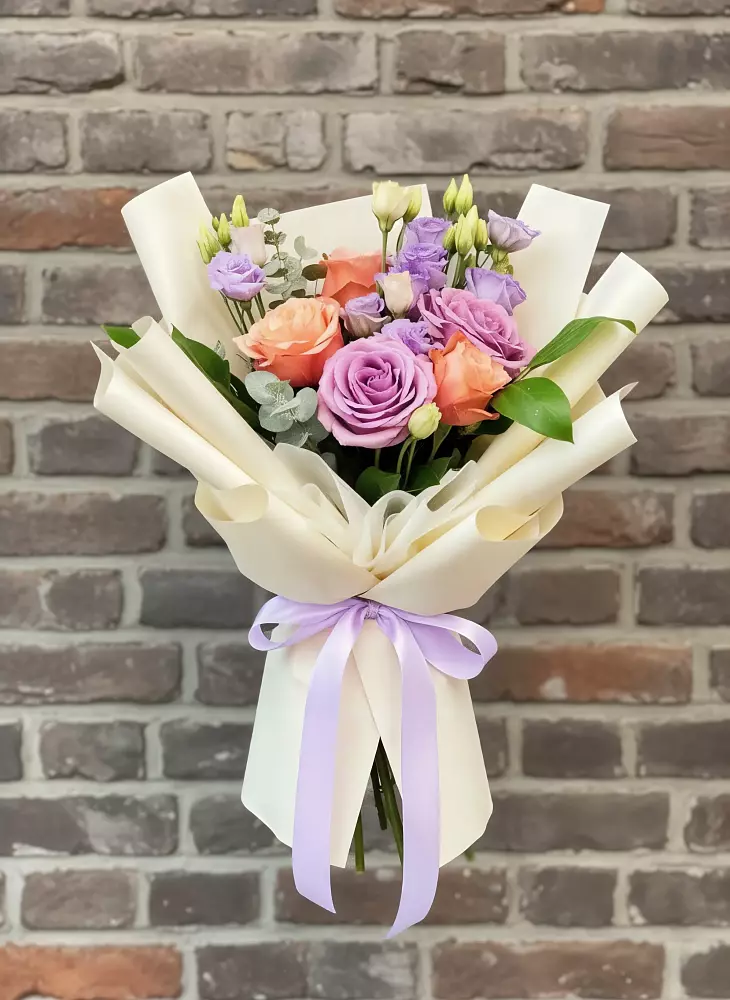 Букет цветов из: Лизиантусы и Розы в Савинской