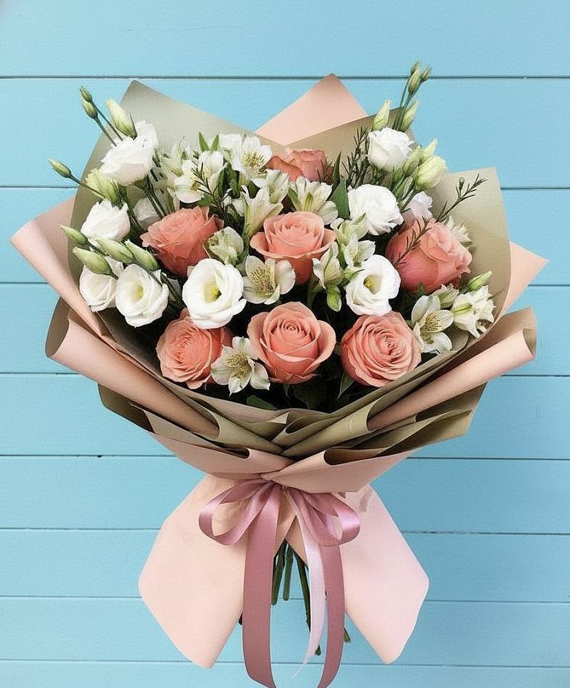 Букет цветов из: Розы, Альстромерии и Лизиантусы в Савинской