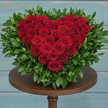 Цветочная композиция из Розы в виде сердца в Савинской