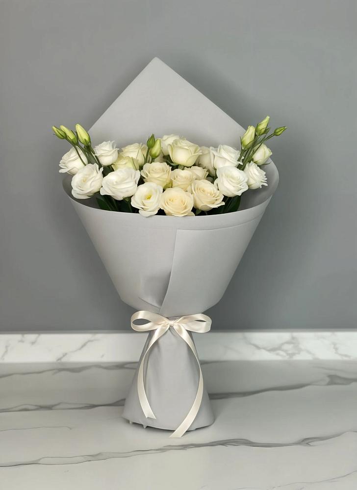 Букет цветов из: Розы и Лизиантусы в Савинской