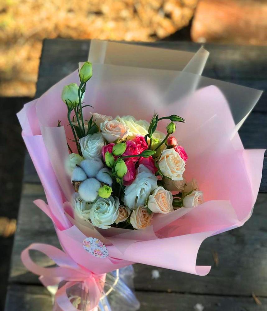 Букет цветов из: Розы и Лизиантусы в Савинской