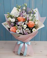 Букет цветов из:  Лизиантусы, Розы, Альстромерии и Гипсофила в Савинской