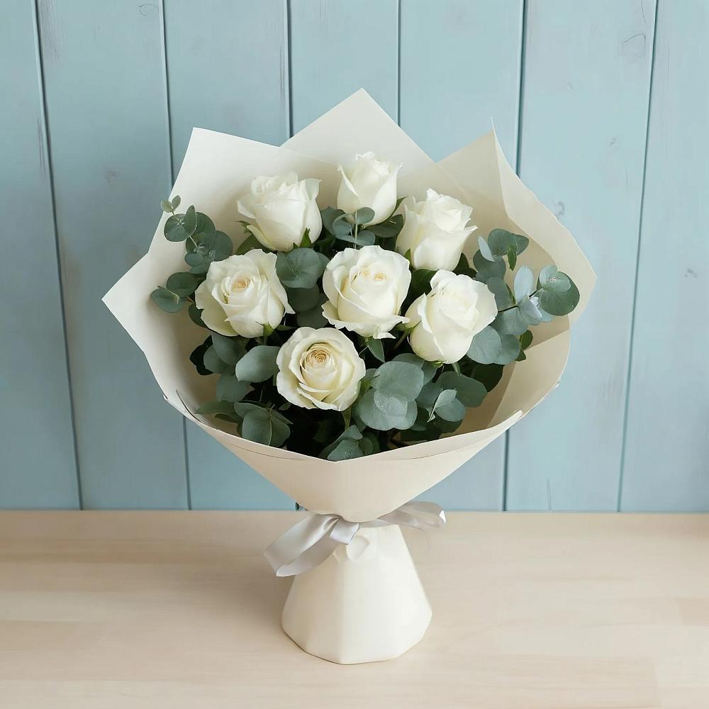 Букет Белые розы в Эвкалипте в Савинской