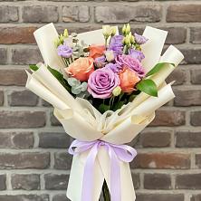 Букет цветов из:  Лизиантусы и Розы в Савинской