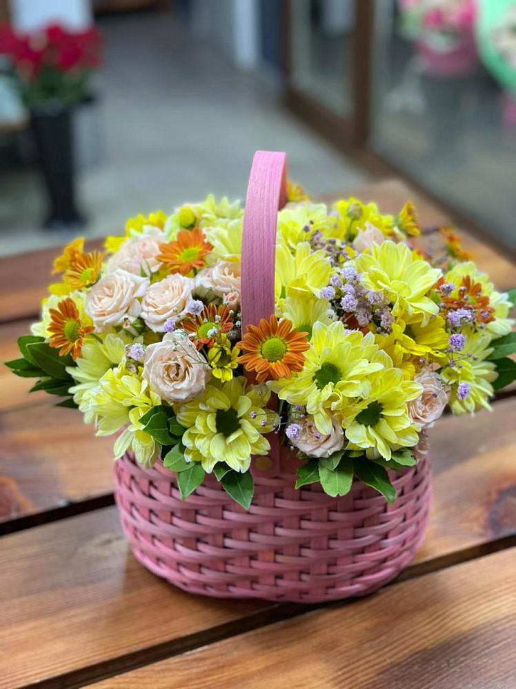 Цветочная композиция из Хризантемы и Розы в корзине в Савинской
