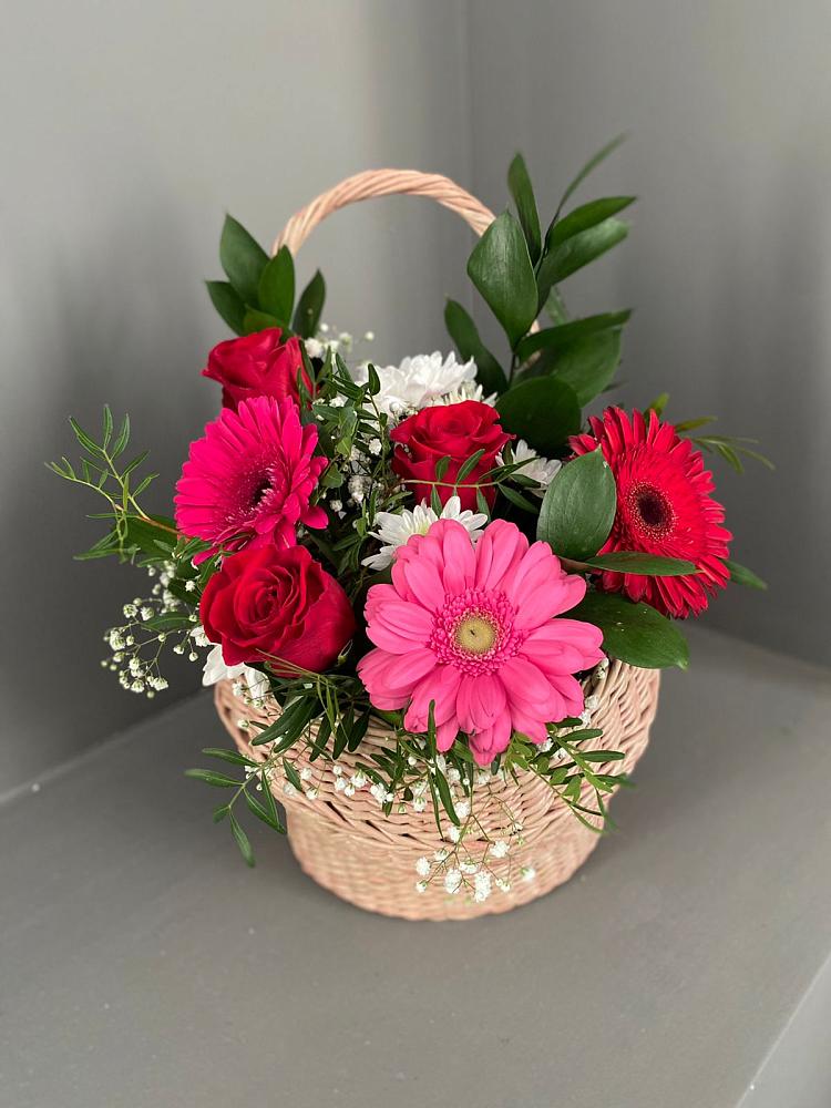 Цветочная композиция из Розы, Хризантемы и Герберы в корзине в Савинской
