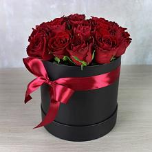 Цветочная композиция из Розы в шляпной коробке #REPLACE_PRED# Савинской