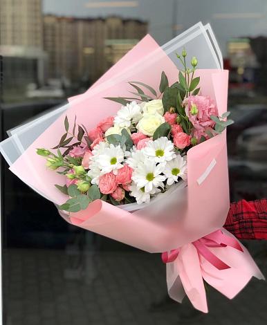 Букет цветов из: Розы, Лизиантусы и Хризантемы в Савинской